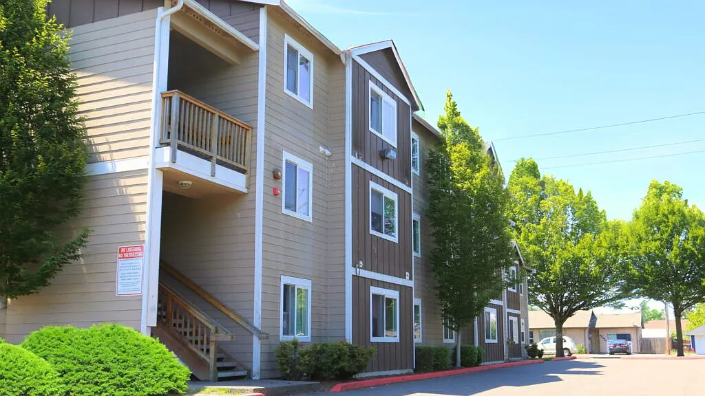 Tuscany Court Apartments — Photo 4