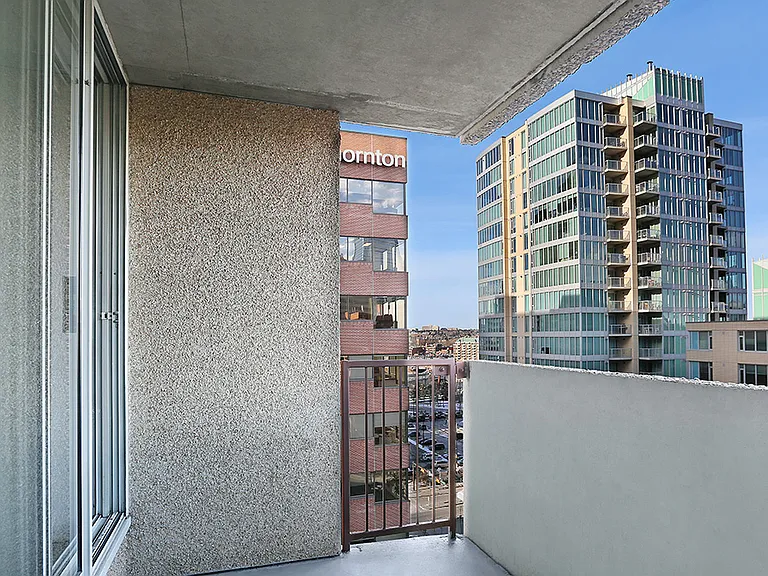 815 4th Ave SW — Photo 33