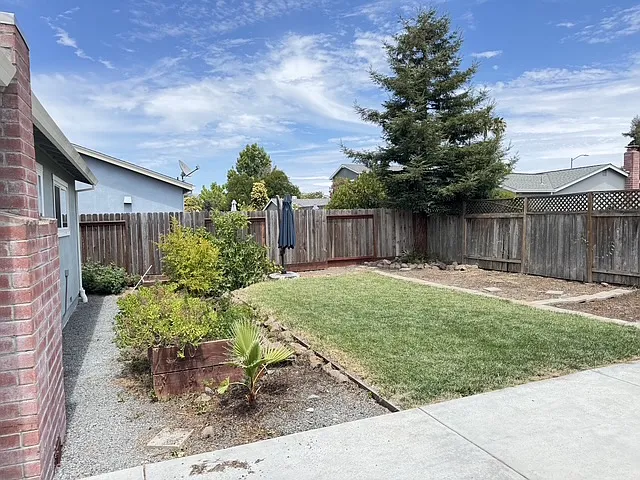 1448 Pleasant St — Photo 30