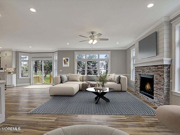 4th image of 838 Naryshkin Way