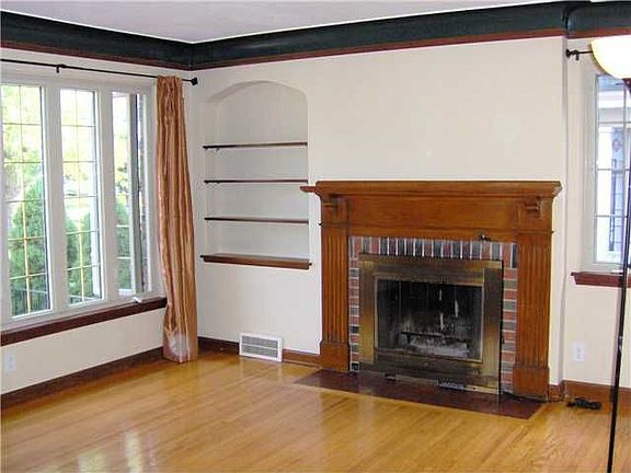 2nd image of 21 E Girard Blvd