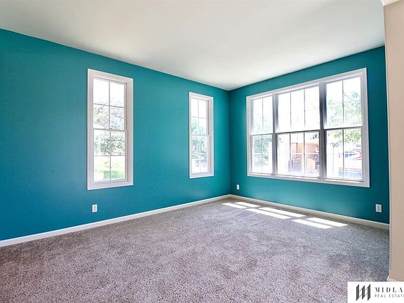 3rd image of 2704 Tulip Ln