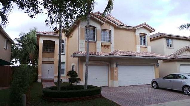 1st image of 10909 NW 73rd Ter