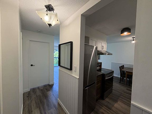5th image of 1045 Howie Ave #208