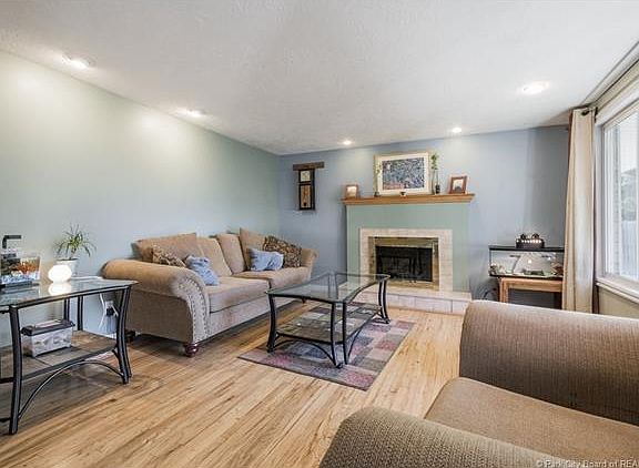 4th image of 2086 E Villaire Ave
