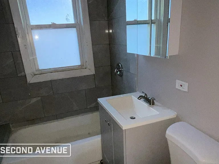 12439 S Perry Ave — Photo 12