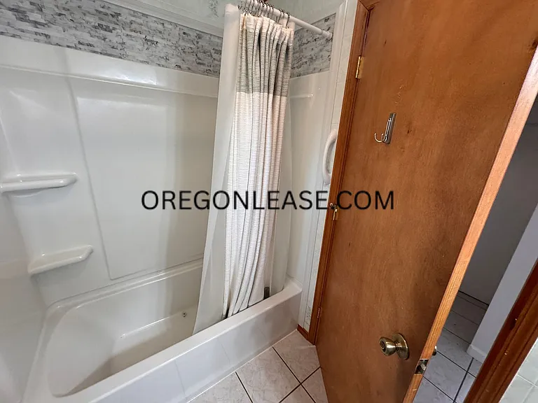 3315 University St — Photo 7
