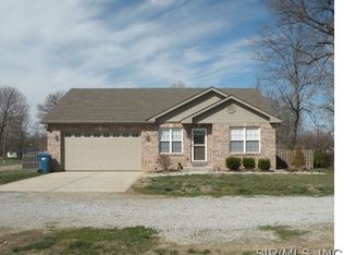 401 Tristan Ln, Maryville, IL