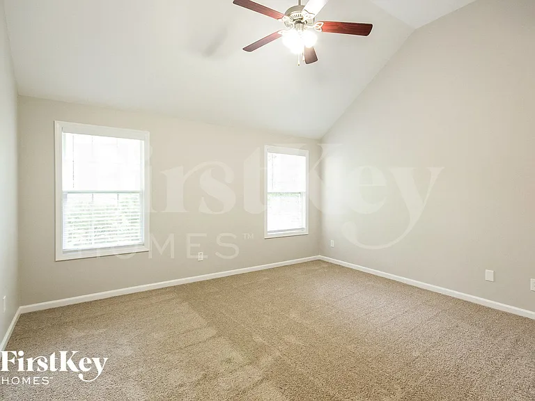 5779 Chatham Cir — Photo 10