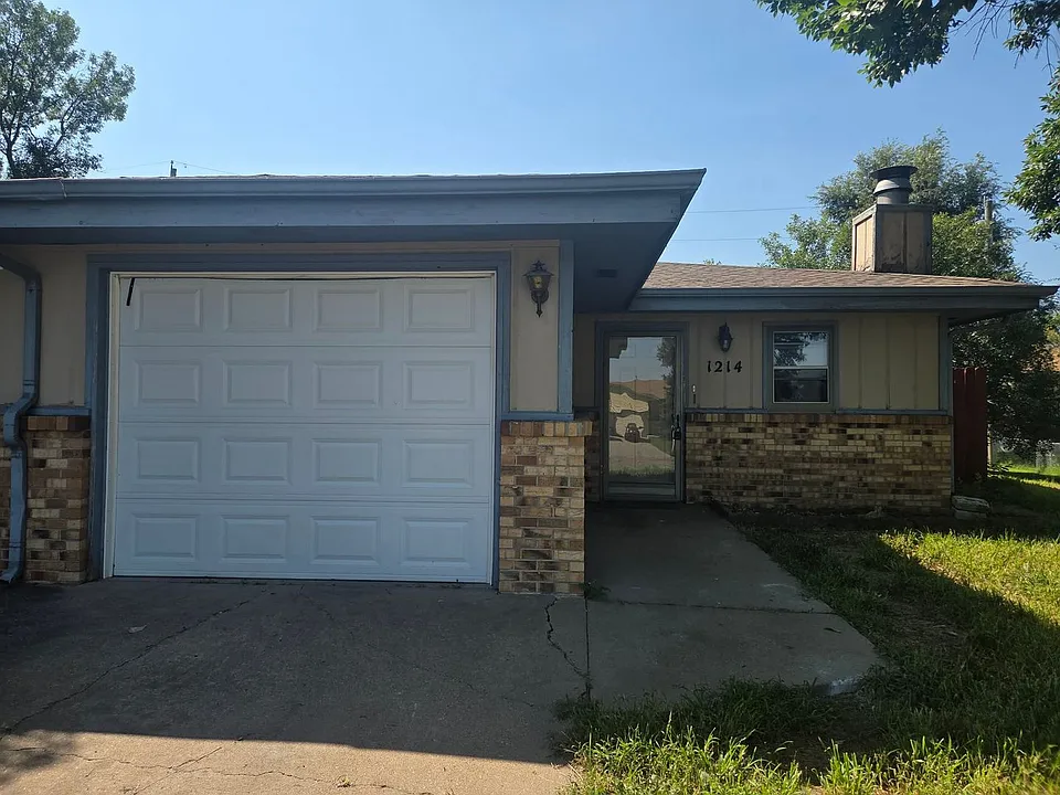 1214 Bluestem Dr