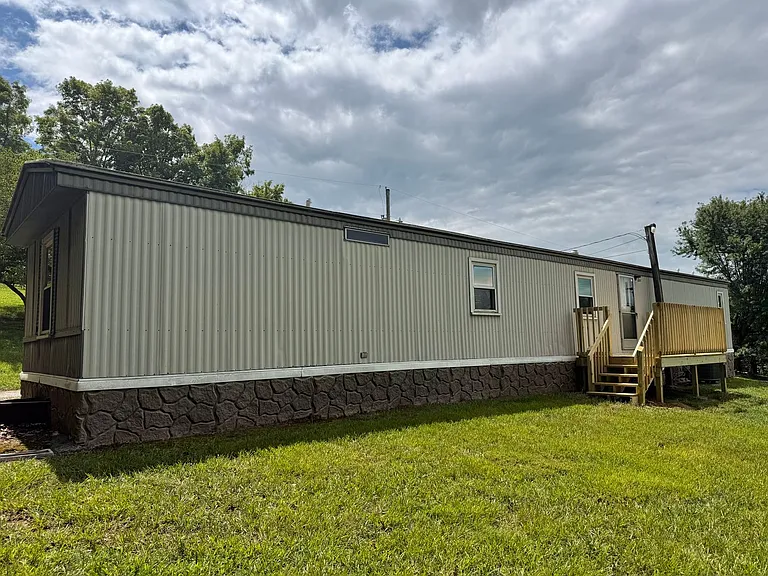 133 Patricia Ln — Photo 20