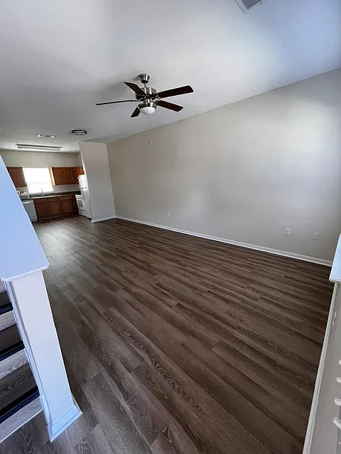 3 bed, 2.5 bath, 1606 sqft, $1,732 — Photo 2