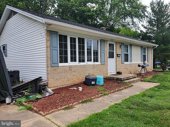 3rd image of 2228 Rosewood Dr