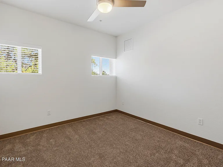 533 W Gurley St #2 — Photo 8