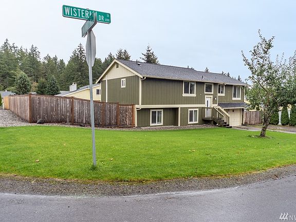 2nd image of 1224 Wisteria Dr SE