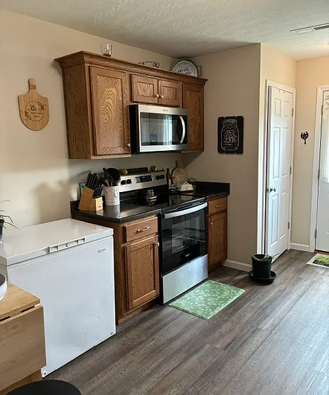 220 Kerr Way #B — Photo 5