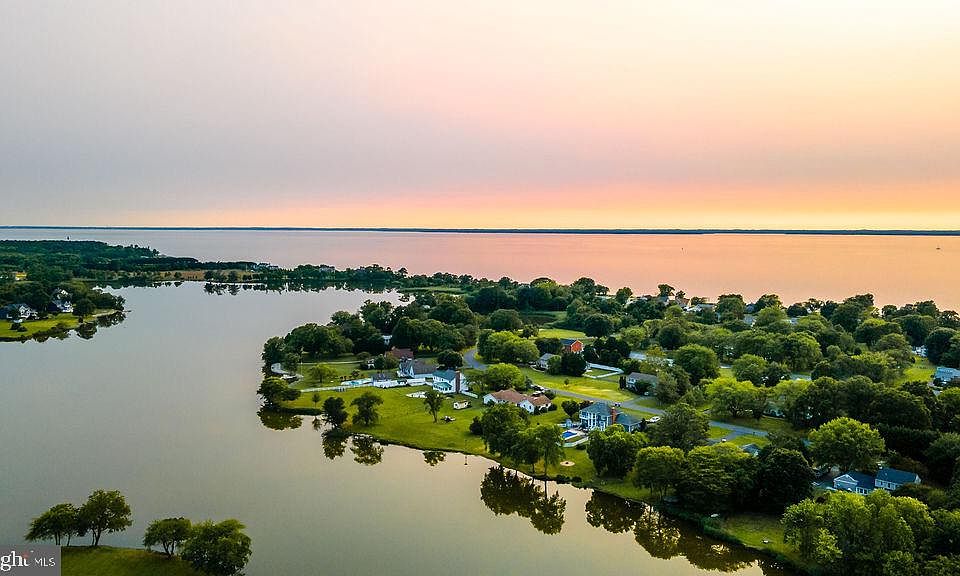 1st image of 321 S Lake Dr
