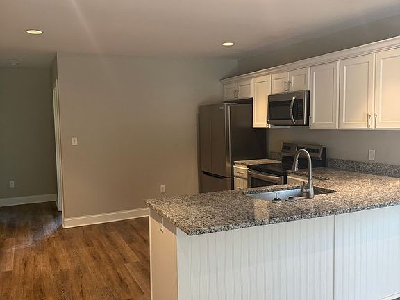 3rd image of 5325 Lee Ave