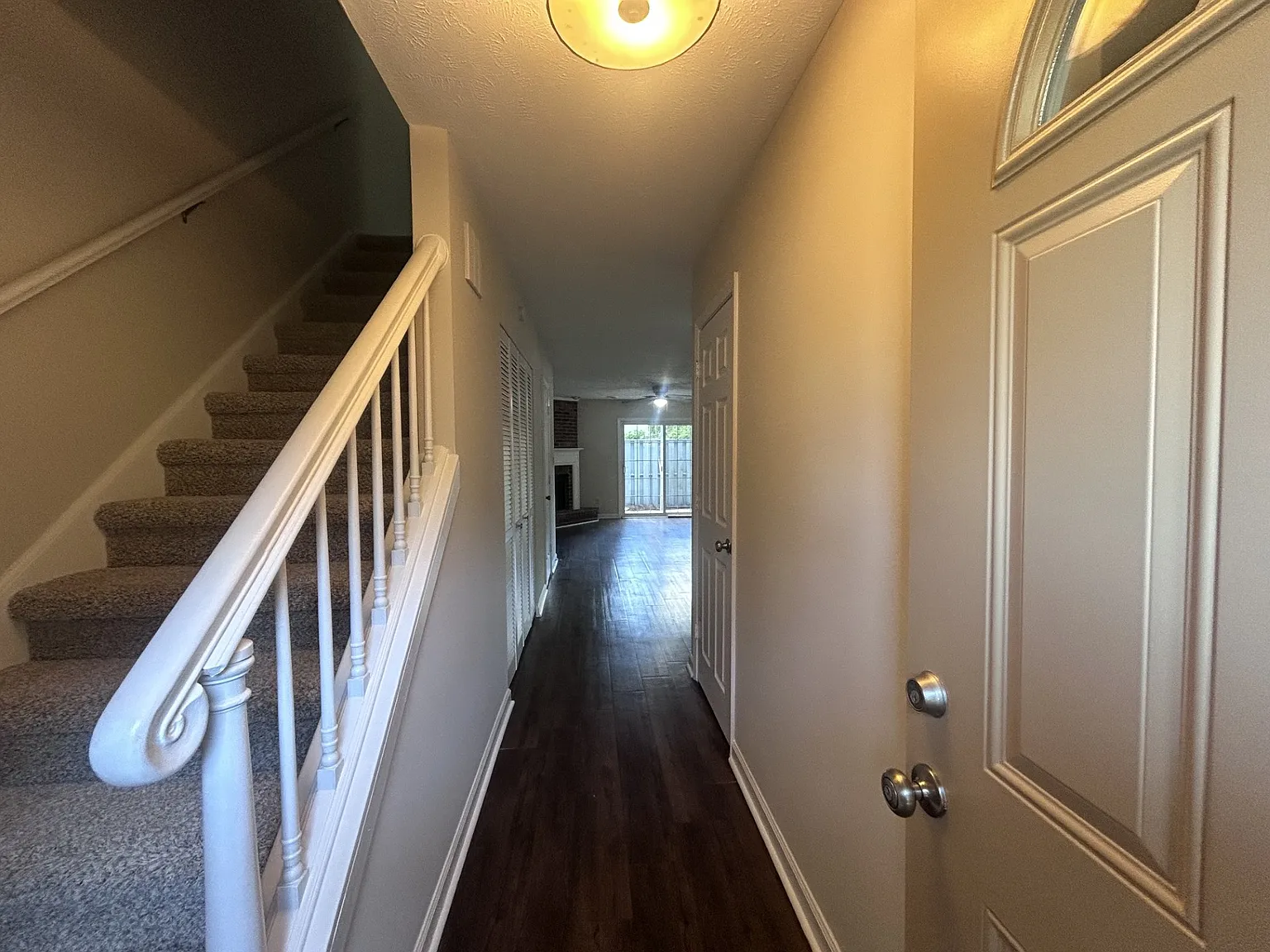 3 bed, 2.5 bath, 1351 sqft, $1,999 — Photo 3