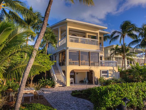 4th image of 428 S Coconut Palm Blvd