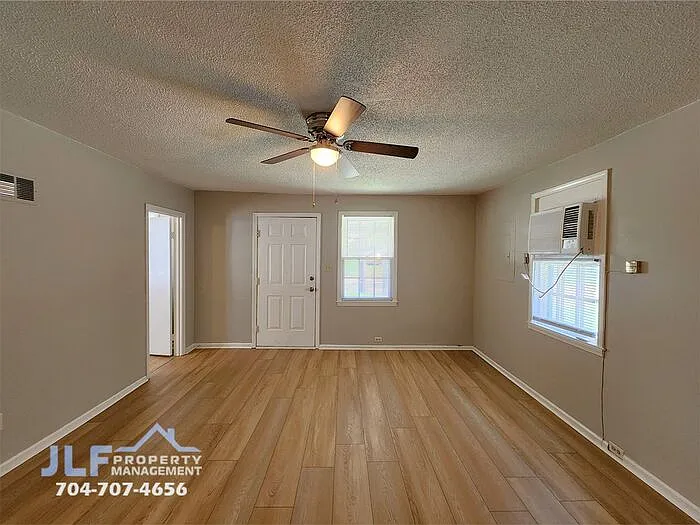 2 bed, 1.0 bath, 825 sqft, $1,095 — Photo 3