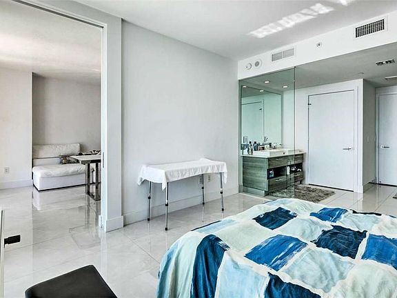 3rd image of 650 NE 32nd St #3801