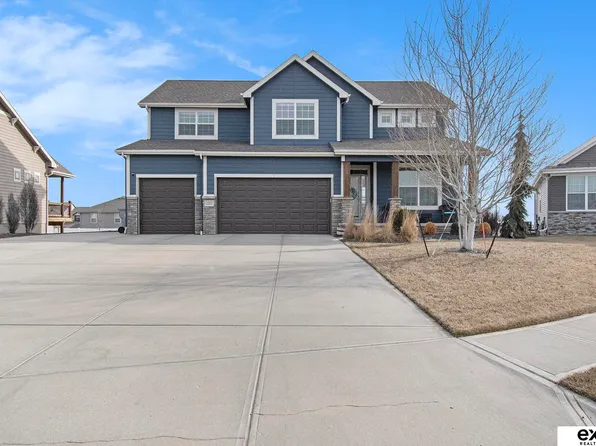 12207 S 210th St, Gretna, NE 68028