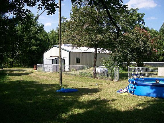30x40 metal barn and wellhouse