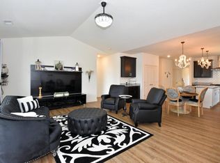 320 Bowing Way, Lake Geneva, WI 53147