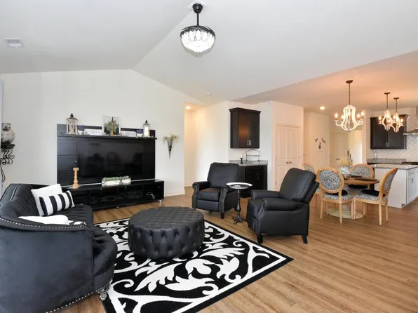 320 Bowing WAY, Lake Geneva, WI 53147