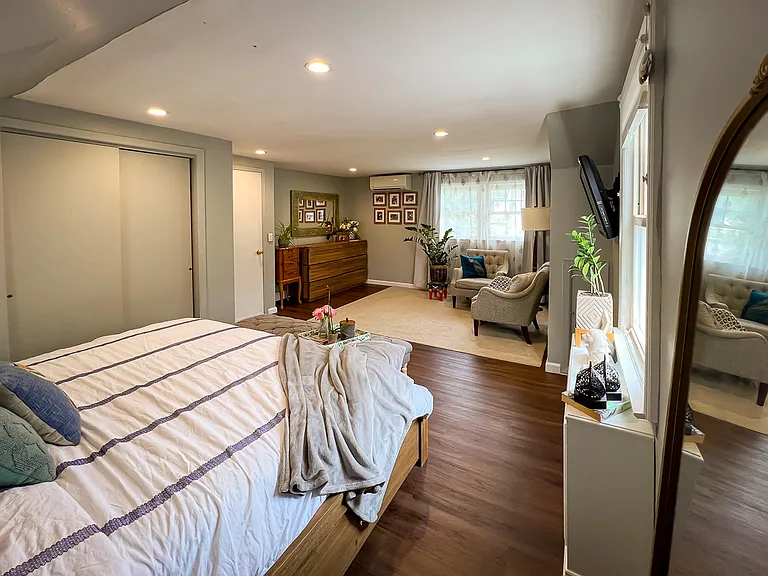 18 New Hyde Park Rd — Photo 16
