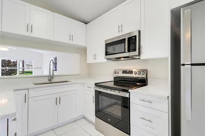 653 NW San Remo Cir — Photo 17