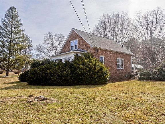4th image of 1019 Burnett Rd