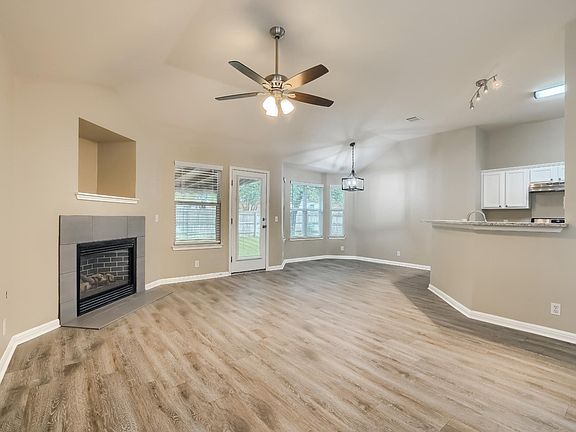 5th image of 805 Camino Real Dr
