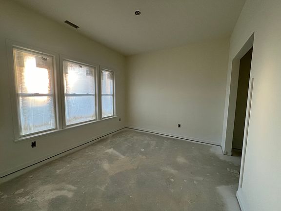 5th image of 223 Maggie Ln
