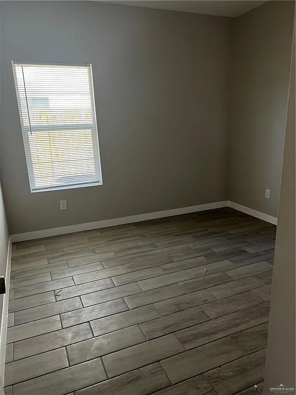 3 bed, 2.0 bath, 1080 sqft, $1,300 — Photo 2