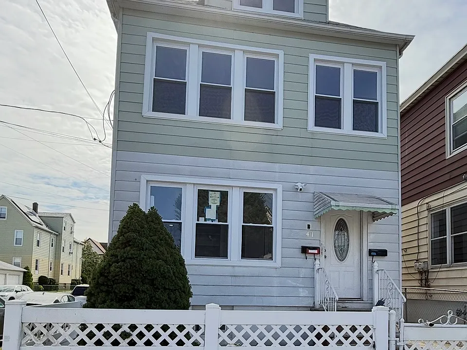 41 Knapp Ave #2