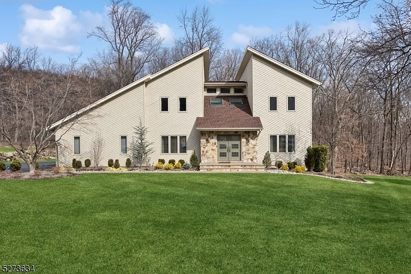 419 Mountain Way photo 1