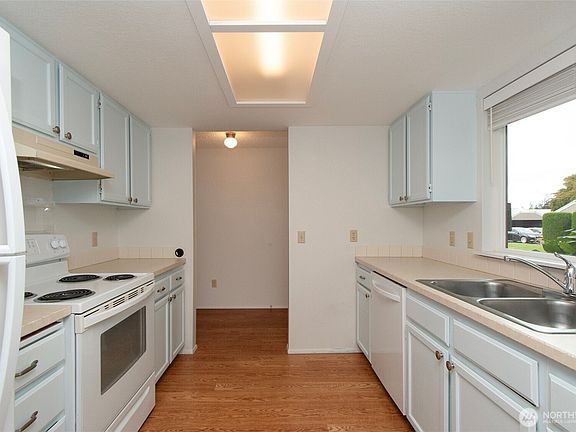 3rd image of 863 N Littlejohn Way