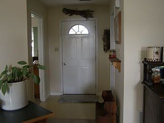 2nd image of 871 Hathaway Dr