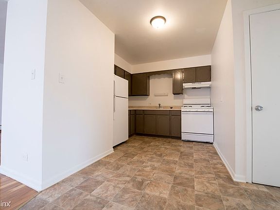634 Sibley Blvd Apartments Chicago Kitchen_02