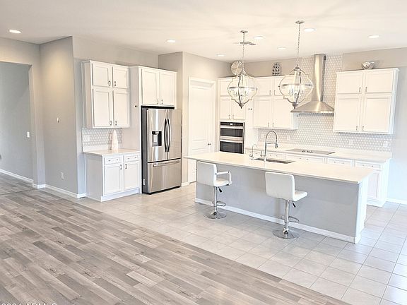 3rd image of 8159 W MERRIWEATHER Way