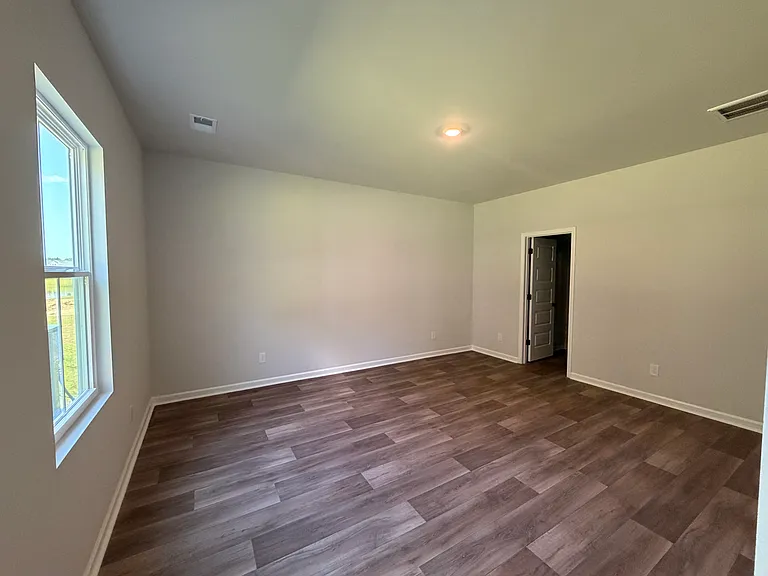 Main floor primary ensuite