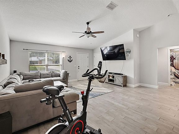 3rd image of 35215 Silver Oak Dr