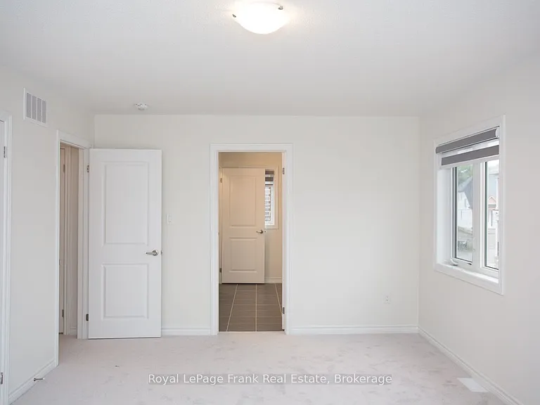 5 Hennessey Cres — Photo 34