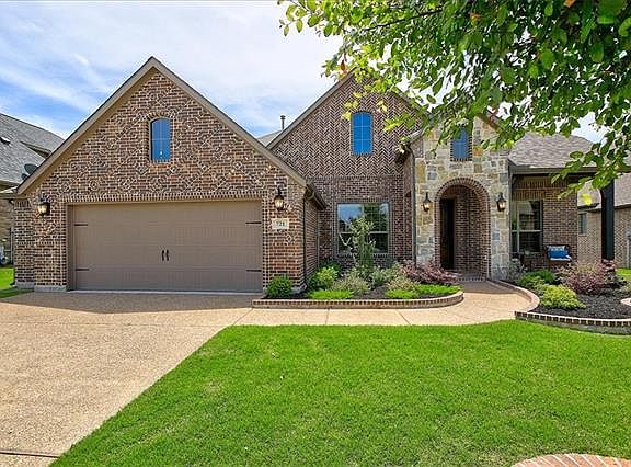 2nd image of 721 Hampshire Dr