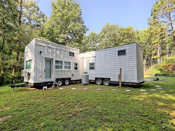 220 Mountain Laurel Dr, Hayesville, NC 28904