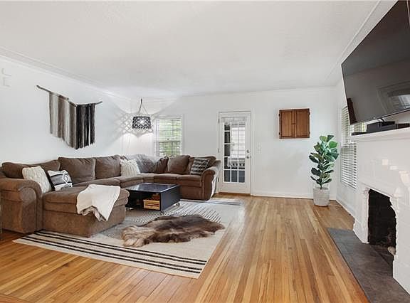 2nd image of 7619 Oak St