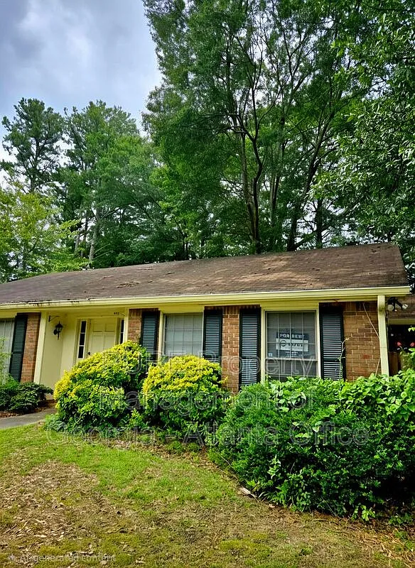 2 bed, 1.0 bath, 928 sqft, $1,155 — Photo 1