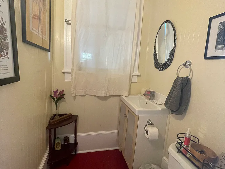 1/2 Bathroom